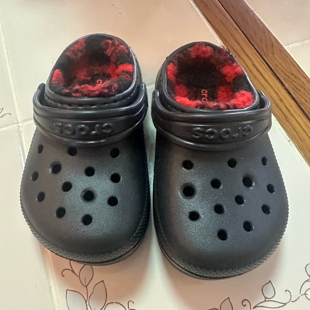CROCS toddler size 8. Excellent condition!